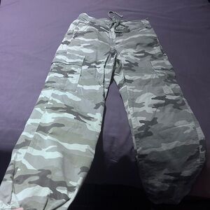 American Eagle stretch cargo pants Women’s size 10